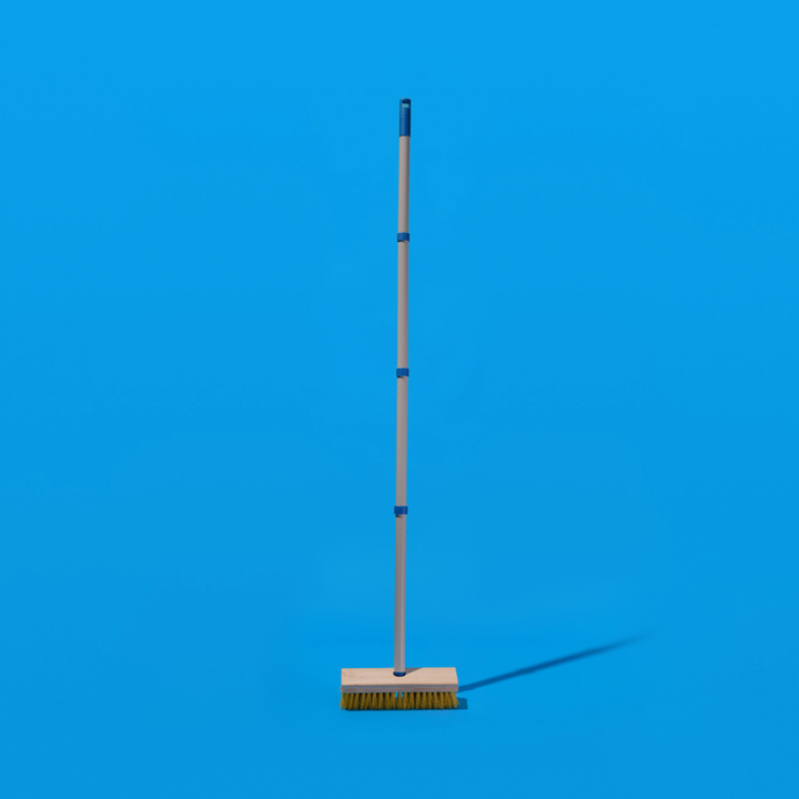 Lola Outdoor Deck Scrubber Brush with Polypropylene Bristles + 1 Extra Head